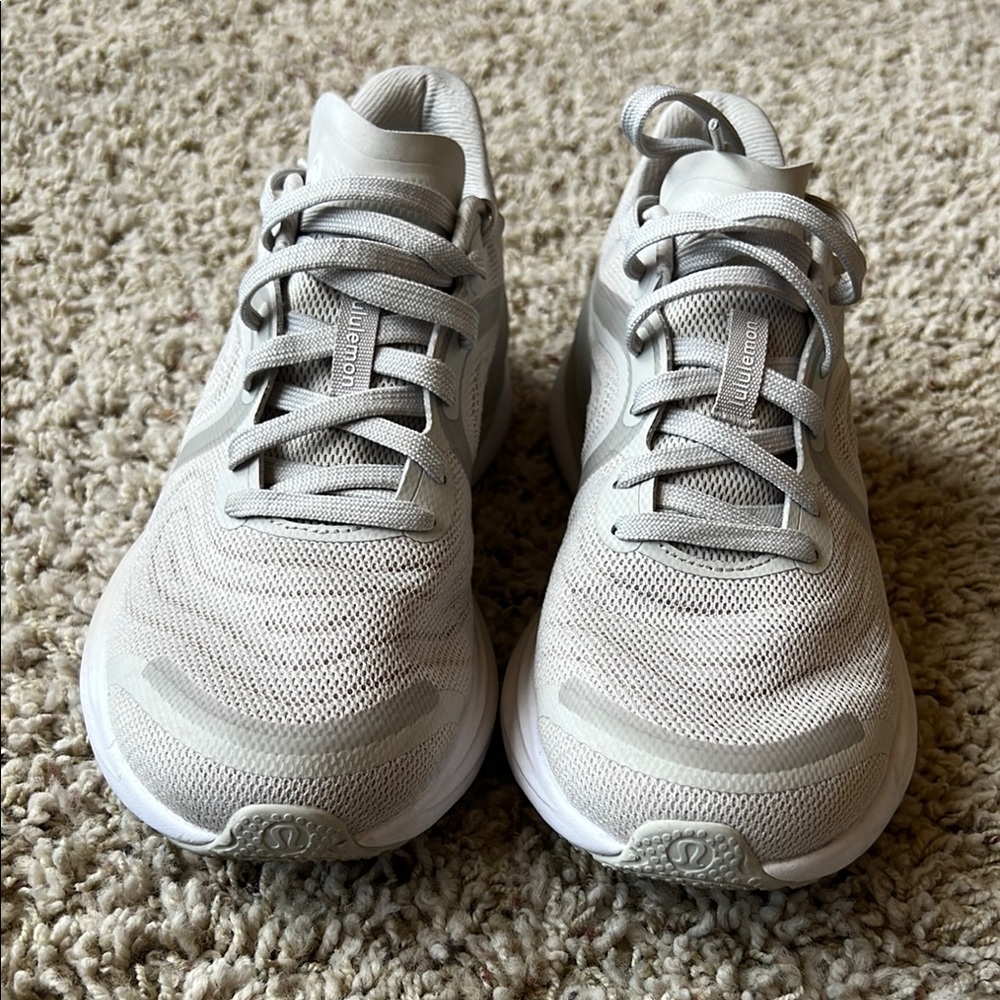 Women's Blissfeel 2 Running Shoe - silver stone and white
Size 10